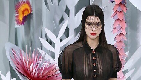 Manekenė Kendall Jenner &bdquo;Chanel&ldquo; kolekcijos pristatyme