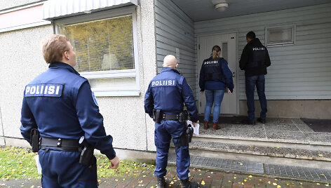 Suomijos policija prie profesinės kolegijos studentų bendrabučio