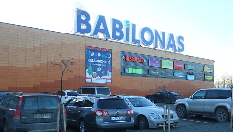 Automobiliai prie PPC „Babilonas“