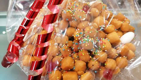 J.Jurkevičienės kalėdiniai itališki saldumynai – struffoli bokštas