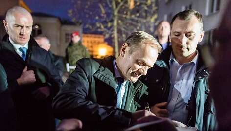 Donaldas Tuskas po apklausos Var&scaron;uvoje