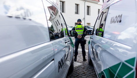 Naujų policijos automobilių „Mercedes-Benz“ perdavimas.