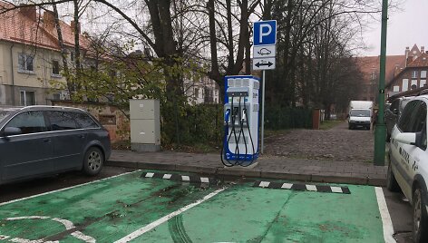 Ties Klaipėdos autobusų stotimi įrengta dar viena elektromobilių įkrovos stotelė.