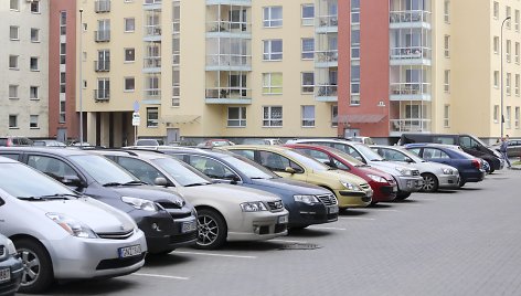 Daugiabučio automobilių stovėjimo aikštelė