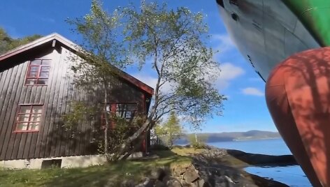 Norvegijoje giganti&scaron;kas laivas vos neįsirėžė į namą netoli Trondheimo / AP