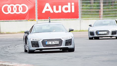 „Audi R8“ sportinio vairavimo pamokos Bikerniekuose