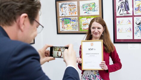 15min žurnalistei Birutei Davidonytei &ndash; Vilniaus universiteto apdovanojimas už žurnalistinius tyrimus