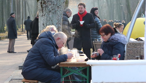 Į stintų šventę Palangoje suvažiavo tūkstančiai svečių