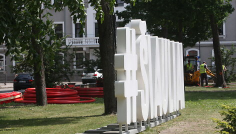 Remontai &Scaron;iaulių centrinėje aik&scaron;tėje &ndash; kar&scaron;tis ir dulkės