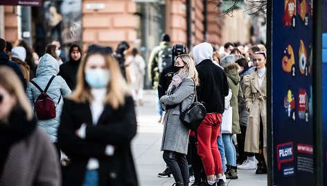 Eilės prie  prekybos centrų