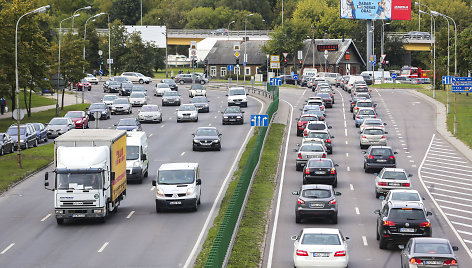 Eismas Geležinio Vilko-Ukmergės gatvių sankryžoje