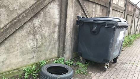 Padanga prie konteinerio