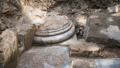 Archeologai atrado du Vilniaus Didžiosios sinagogos kolonų pagrindus