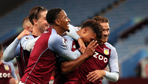Olie Watkinsas džiaugiasi su &bdquo;Aston Villa&ldquo; komanda vienu i&scaron; septynių įvarčių, įmu&scaron;tų į &bdquo;Liverpool&ldquo; vartus.