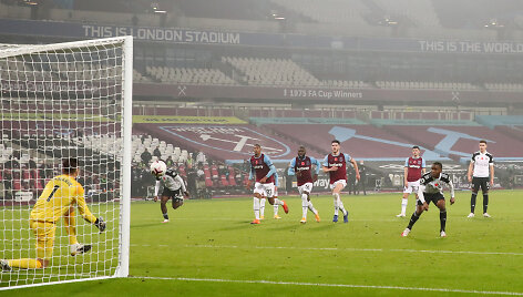 Lemtingas 11 metrų baudinys rungtynėse tarp &bdquo;West Ham&ldquo; ir &bdquo;Fulham&ldquo;