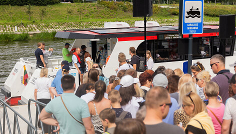 Neries upėje pradeda plaukioti pirmasis reguliariai kursuojantis keleivinis laivas &bdquo;Rytas&ldquo;