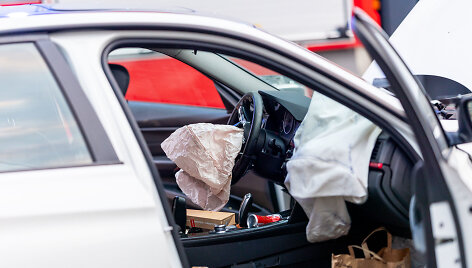 Trijų automobilių avarija Savanorių prospekte Vilniuje