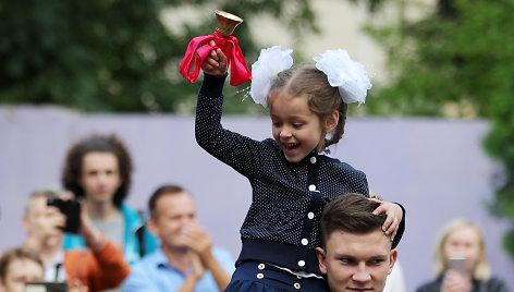 Minsko režimas nusitaikė į mokyklas ir vaikų darželius