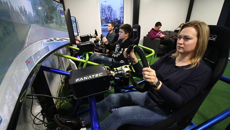 &bdquo;SIM Racing&ldquo; simuliatoriai