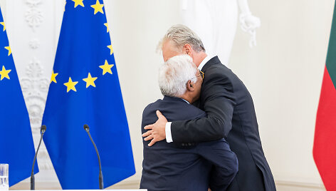 Ant&oacute;nio Costa, Gitanas Nausėda