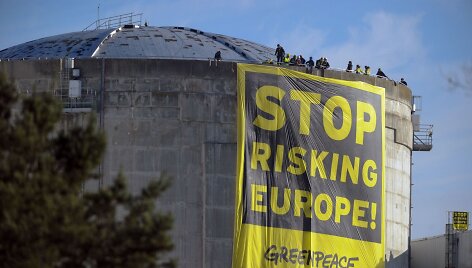 &bdquo;Greenpeace&ldquo; aktyvistai įsibrovė į Fesenheimo atominės elektrinės kompleksą rytų Prancūzijoje
