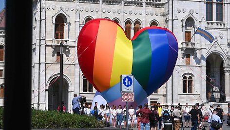 Vengrijos pilietinės grupės protestuoja prie&scaron; homofobi&scaron;ką įstatymą