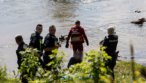 Vilniuje, Neryje, nuskendo du maži vaikai: abu ištraukti iš vandens, bet atgaivinti nepavyko