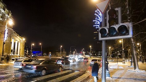 Neveikiantis &scaron;viesoforas Vilniuje prie Mindaugo tilto