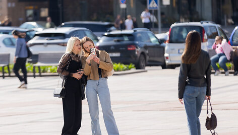 Vilniečiai džiaugiasi &scaron;iltais orais