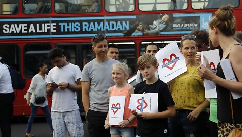 Londoniečiai pagerbė per teroro ataką nukentėjusius musulmonus