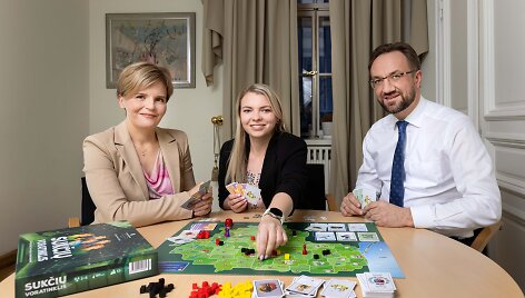 LB valdybos pirmininko pavaduotoja, finansinio ra&scaron;tingumo sritį kuruojanti Julita Varanauskienė, LB Finansinio ra&scaron;tingumo centro vadovė dr. Viktorija Dičpinigaitienė, LB valdybos pirmininkas Gediminas &Scaron;imkus