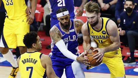 Domantas Sabonis ir Mike'as Scottas