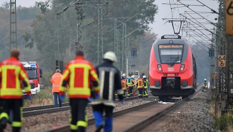 Vokietijoje traukinys suvažinėjo du paauglius brolius
