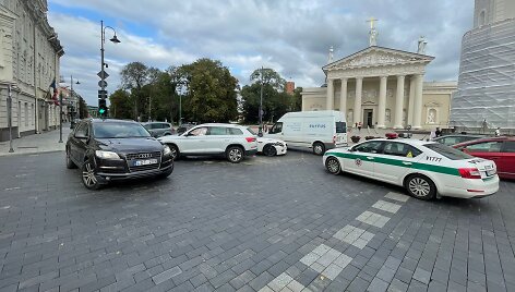 Vilniaus centre susidūrė BMW ir &bdquo;&Scaron;koda&ldquo; automobiliai