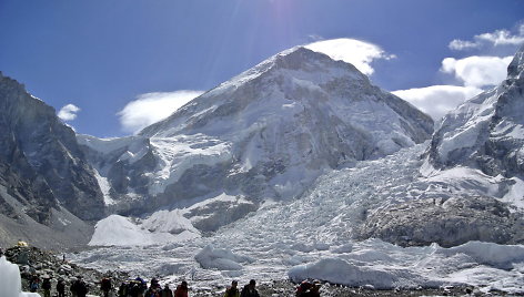 Everestas po žemės drebėjimo