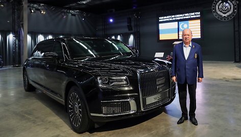 Malaizijos karalius Sultonas Ibrahimas ir automobilis &bdquo;Aurus Senat&ldquo;