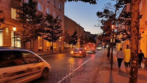 Klaipėdos senamiesčio gatvėse kitą savaitę atsiras ženklai, įspėjantys apie ribojamą greitį. Leistinas greitis – ne didesnis nei 20 km/h.