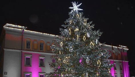 Varėnos eglės žiebimo akimirka