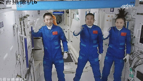 Kinijos taikonautai kosminėje stotyje &bdquo;Tiangong&ldquo;