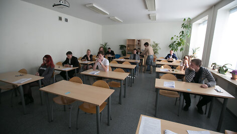 Abiturientai laikė valstybinį istorijos egzaminą