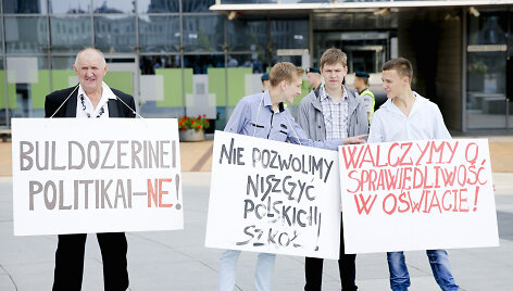 Vilniaus J.Lelevelio mokyklos bendruomenė piketuoja