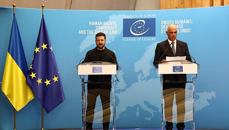 Volodymyras Zelenskis su Europos Tarybos generaliniu sekretoriumi Alainu Bersetu / FREDERICK FLORIN / AFP