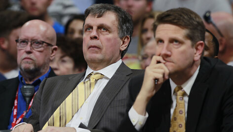 "Houston Rockets" vyr. treneris Kevinas McHale'as ir jo asistentas Chrisas Finchas