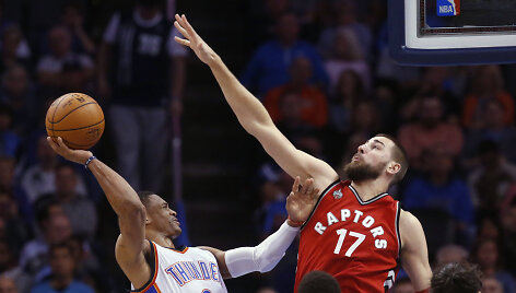 Jonas Valančiūnas ir Russellas Westbrookas