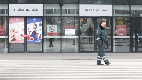 I&scaron; &Scaron;iaulių &bdquo;Akropolio&ldquo; evakuoti žmonės &ndash; pareigūnai ie&scaron;ko bombos