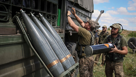Ukrainos kariai netoli fronto linijos