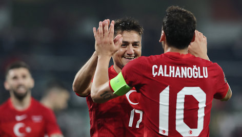 Cengizas Underas ir Hakanas Calhanoglu