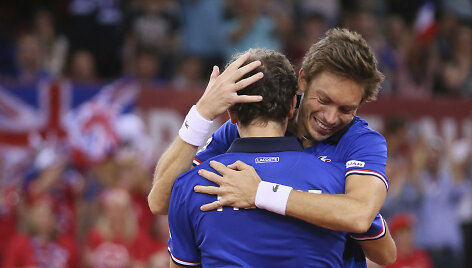 Nicolas Mahut ir Julienas Benneteau džiaugiasi pergale