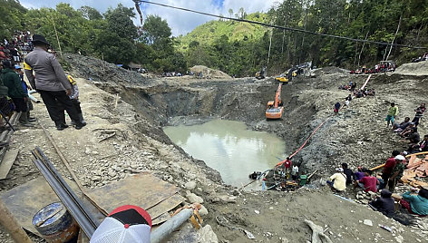 Per griūtį kasykloje Indonezijoje žuvo mažiausiai 3 žmonės