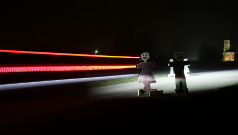 Eksperimentas su LED žibintais